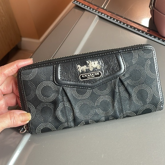 Coach zip wallet black canvas/leather with C stitching details in excellent cond - Picture 2 of 11